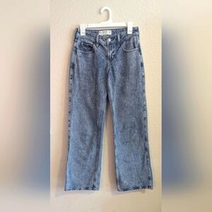 Women's Hollister low-rise Baggy jeans, light wash
